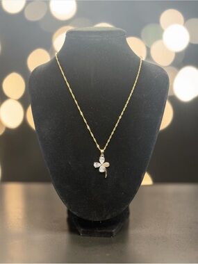 🍀Gold-Filled Clover Pendant Necklace with Crystal Petals/NIB🍀